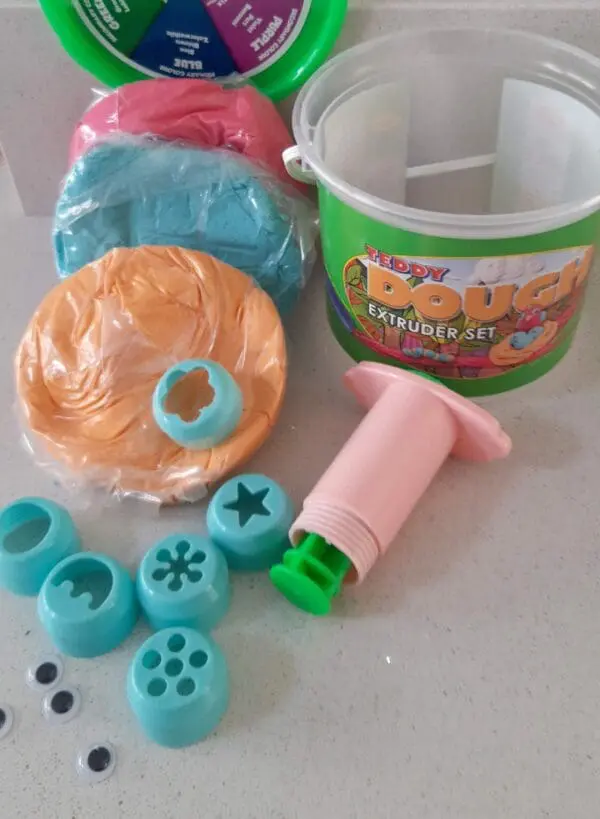 Dough and Extruder Set (Includes 300g of assorted Dough and Googley eyes)